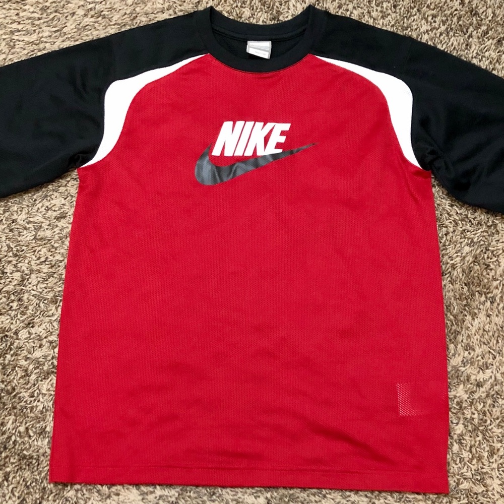 Nike Boys size large (14-16) fitdry t shirt